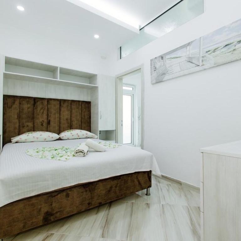 Flori Apartments - Dvokrevetna Soba sa Bračnim Krevetom - 1
