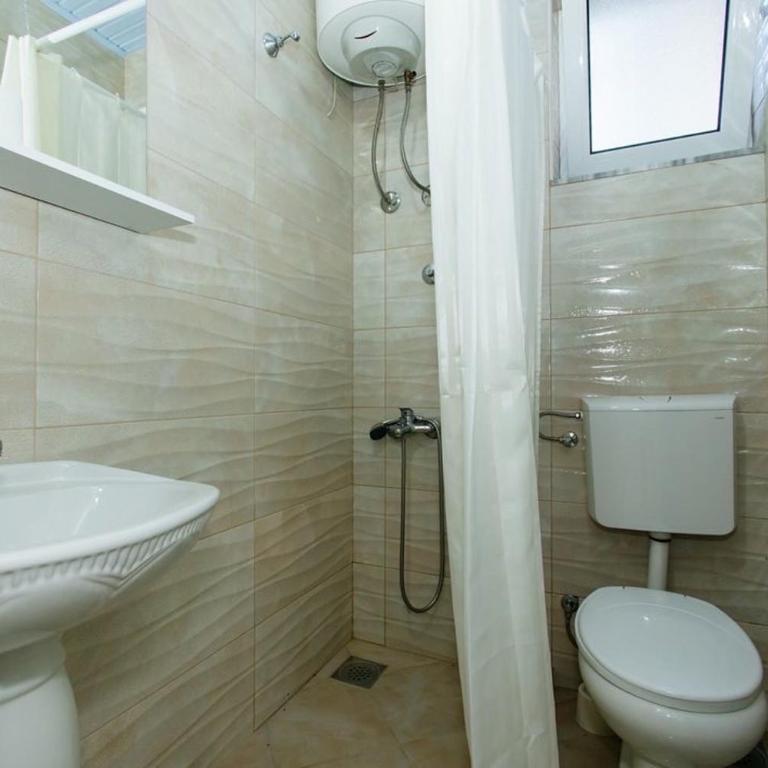 Flori Apartments - Porodična Dvokrevetna Soba sa Bračnim Krevetom - 3