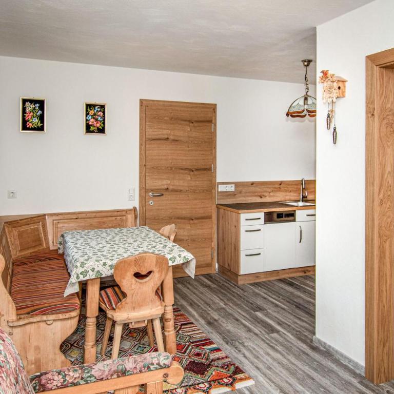 Steinwand - Apartment mit 2 Schlafzimmern - 2