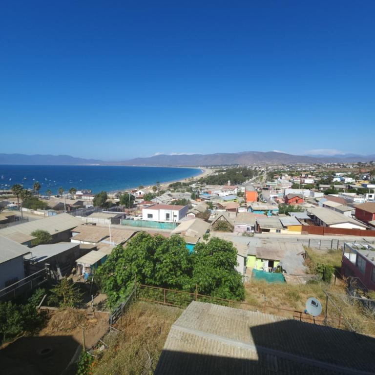 Casa amplia y acogedora - Three-Bedroom House - 3