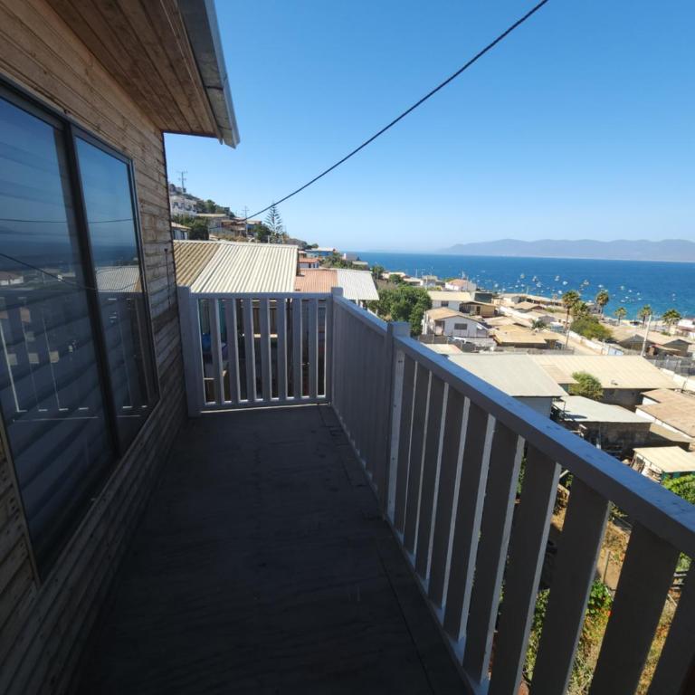 Casa amplia y acogedora - Three-Bedroom House - 6