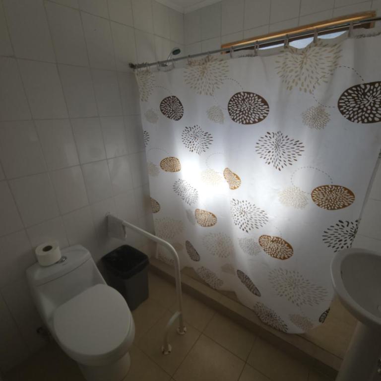 Casa amplia y acogedora - Three-Bedroom House - 11