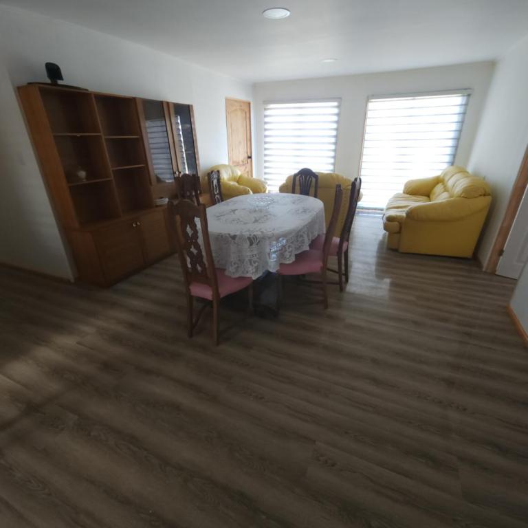Casa amplia y acogedora - Three-Bedroom House - 1