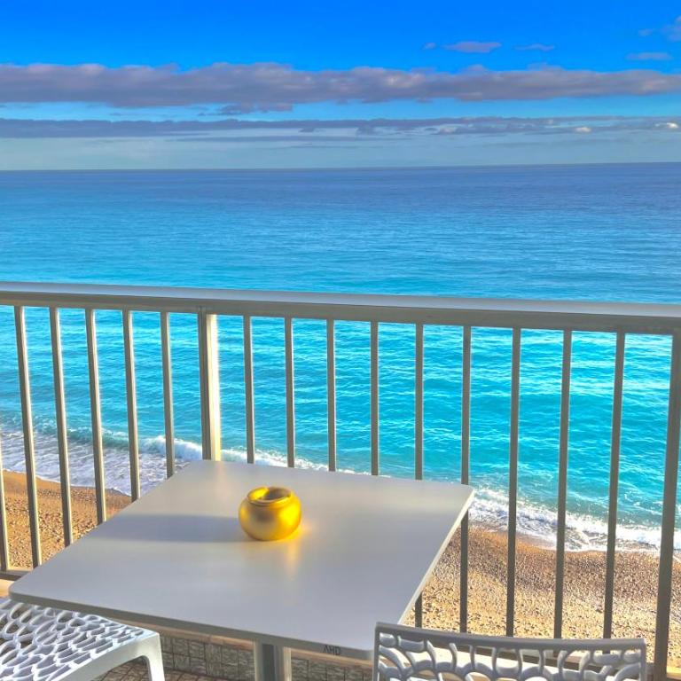 SEAVIEWS BY JENNI MENTON, LA SUITE, Superbe Front de mer, top emplacement avec terrasse et parking! - Appartement 1 Chambre - 1