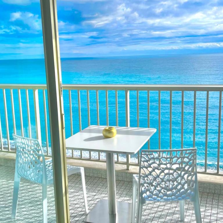 SEAVIEWS BY JENNI MENTON, LA SUITE, Superbe Front de mer, top emplacement avec terrasse et parking! - Appartement 1 Chambre - 17