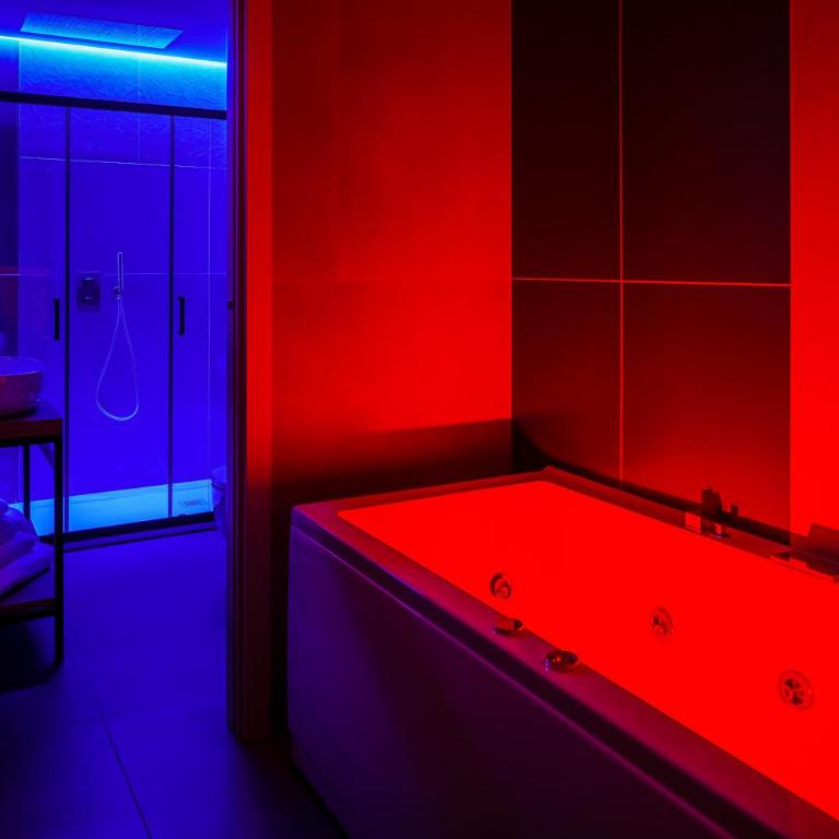 Urban Karalis by Accomodo - Suite King con Vasca Idromassaggio - 11