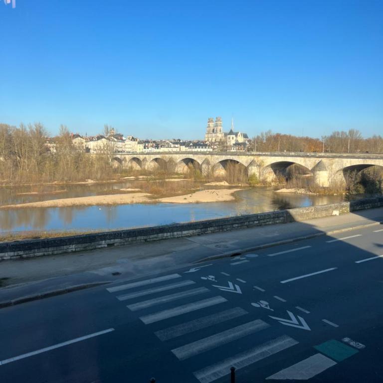 Cosy Loire, T2 neuf, front de Loire ,vue cathédrale,5min à pied centre ville et parking privé - Apartamento de 1 dormitorio - 1