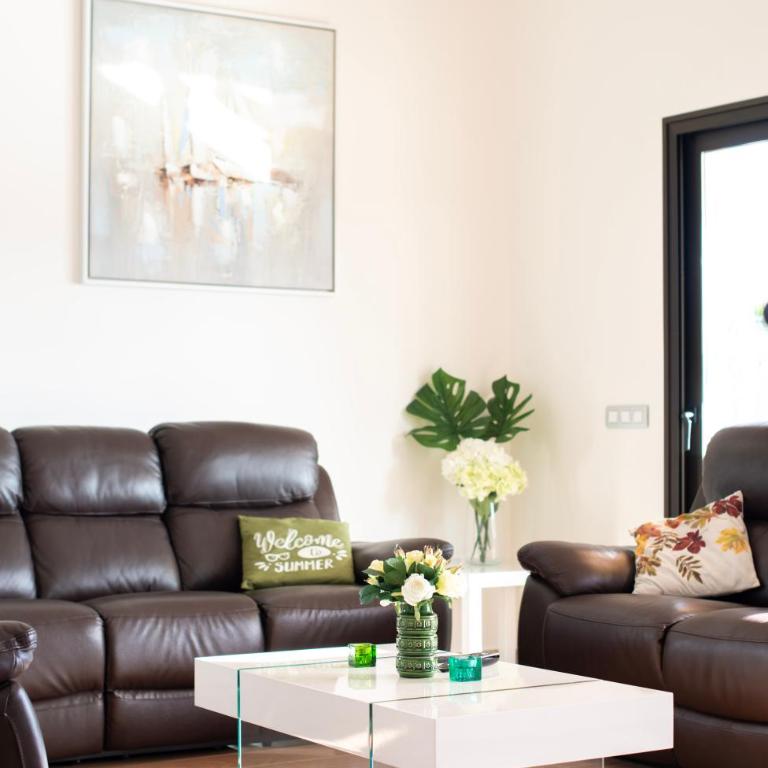 Villa Chocolate - Three-Bedroom House - 20