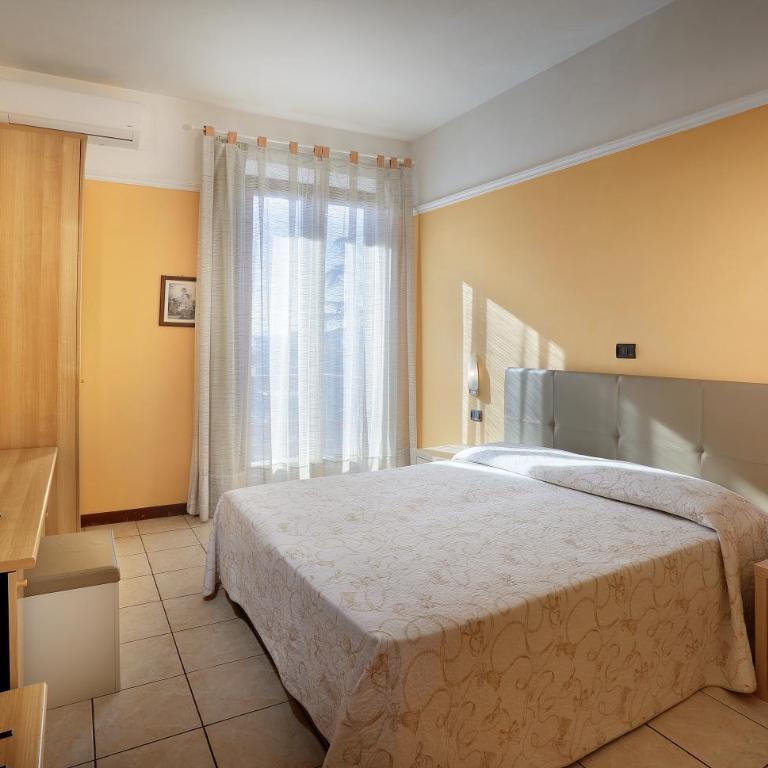 Hotel Salus - Camera Matrimoniale - 2