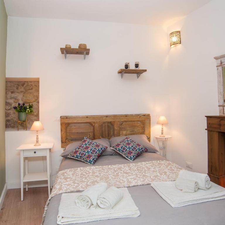 Homes4Holidays - Artistic Nest - Studio Apartment - 13