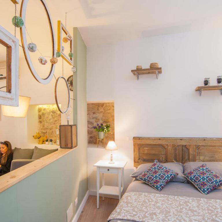 Homes4Holidays - Artistic Nest - Studio Apartment - 14