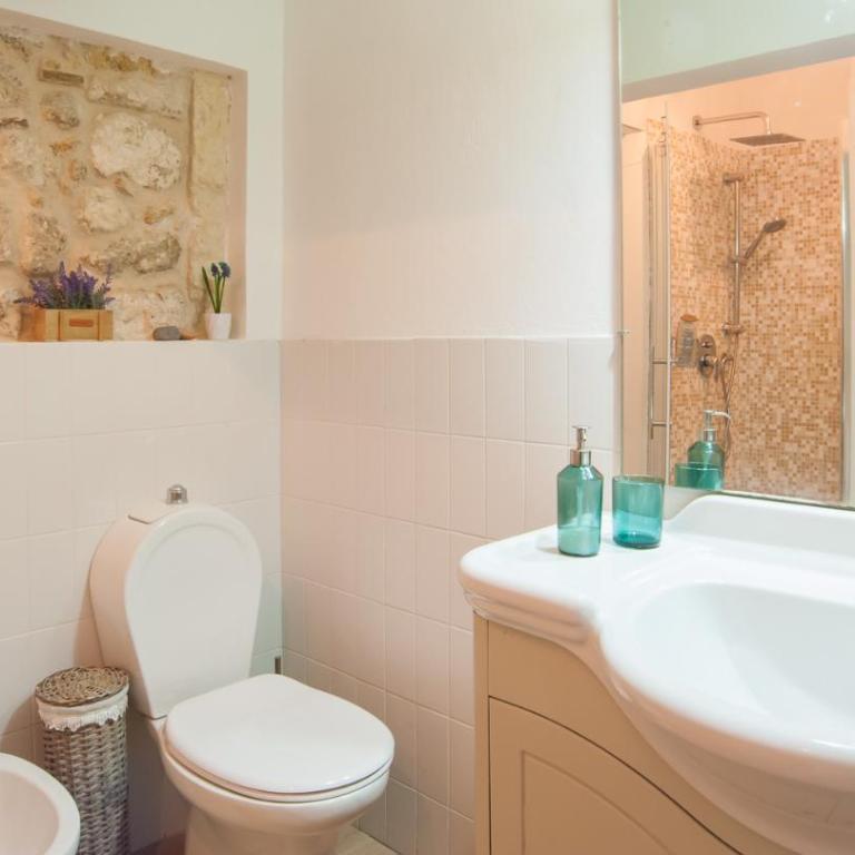 Homes4Holidays - Artistic Nest - Studio Apartment - 17