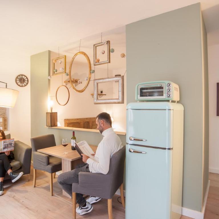 Homes4Holidays - Artistic Nest - Studio Apartment - 4