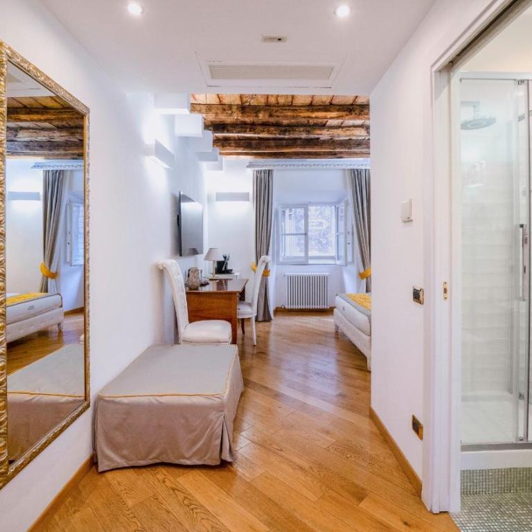 Maison Spagna Suites - Camera Tripla Luxury - 2