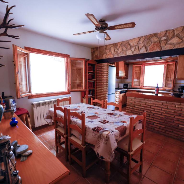 CAZORLA, CASA RURAL LA GUINDALERA - Three-Bedroom House - 12