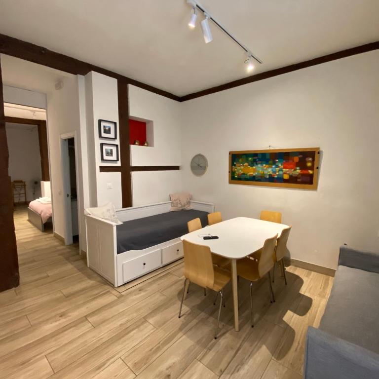 Opera-Suites Luxury La boheme, in the very center of Madrid. - Apartamento de 2 dormitorios - 5