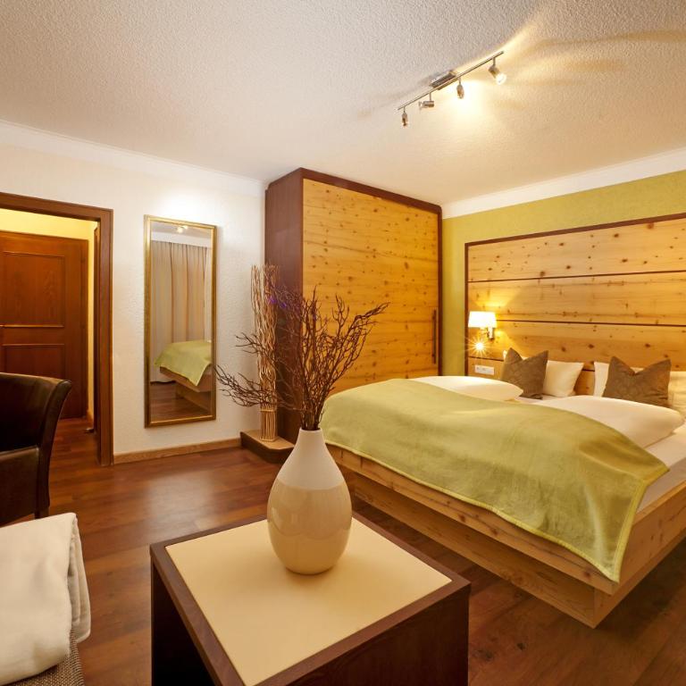 Hotel Bergblick - Doppelzimmer mit Balkon oder Terrasse und Bergblick - 1