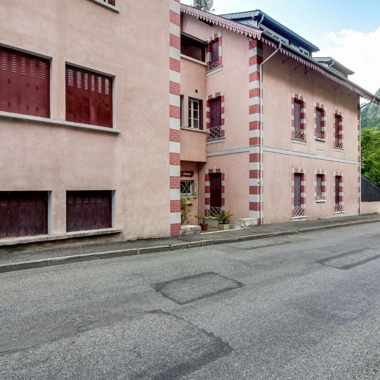 **Charmant logement à Cauterets avec balcon, proche des pistes et randonnées** - FR-1-401-253 - Studio - 9