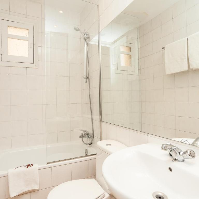 Housalia Sagrada Familia - Three-Bedroom Apartment - 8