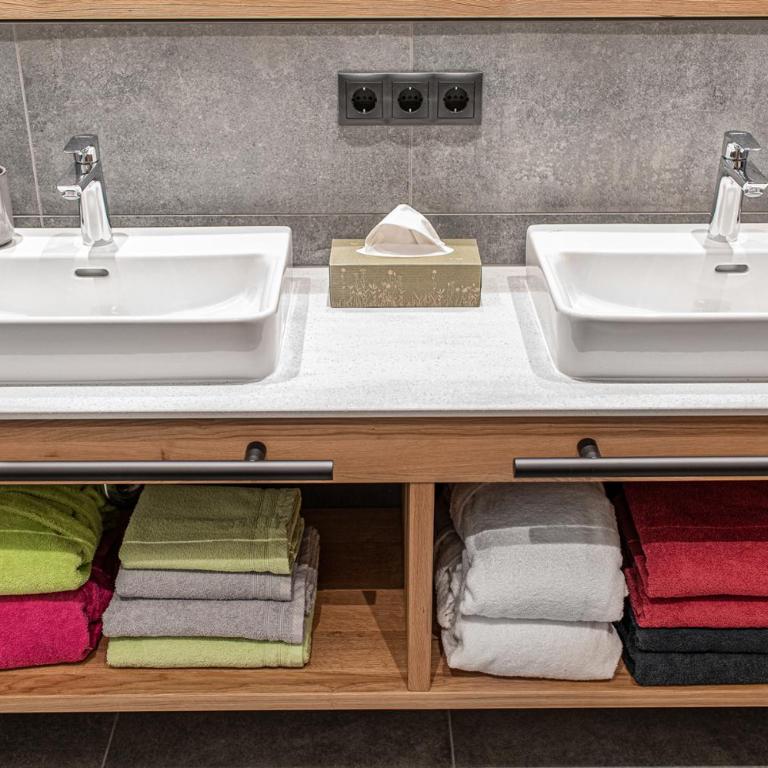 Apartment NH96 inklusive kostenfreiem Eintritt in die Alpentherme - Apartment mit Dusche - 7