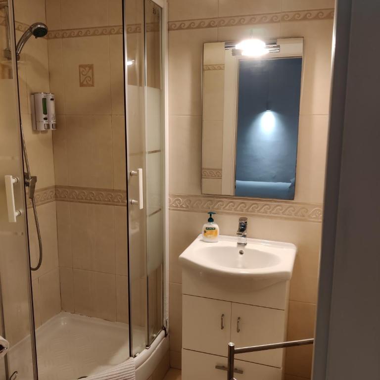 Hostal del Palau - Habitación Doble con baño privado - 1 o 2 camas - 27
