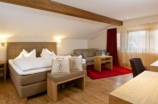 Hotel Hirsch - Comfort Vierbettzimmer - 3