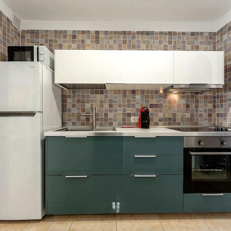 Beautiful apartments with large terrace close to the beach - One-Bedroom Apartment - 4