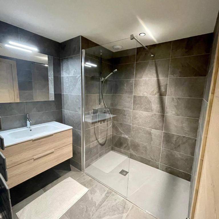Appartement de standing plein centre station, 50m des pistes - Apartment mit 3 Schlafzimmern - 7