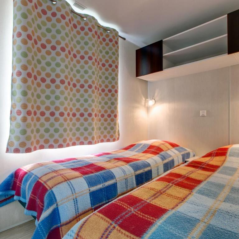 Camping Domaine de la Ville Huchet - Mobile Home Comfort Krusoe 3 bedrooms - 4