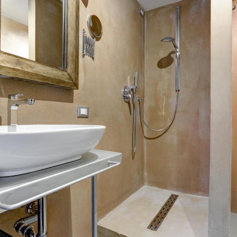 CAPO D'AFRICA 30 - COLOSSEO - Camera Quadrupla con Bagno Privato - 5