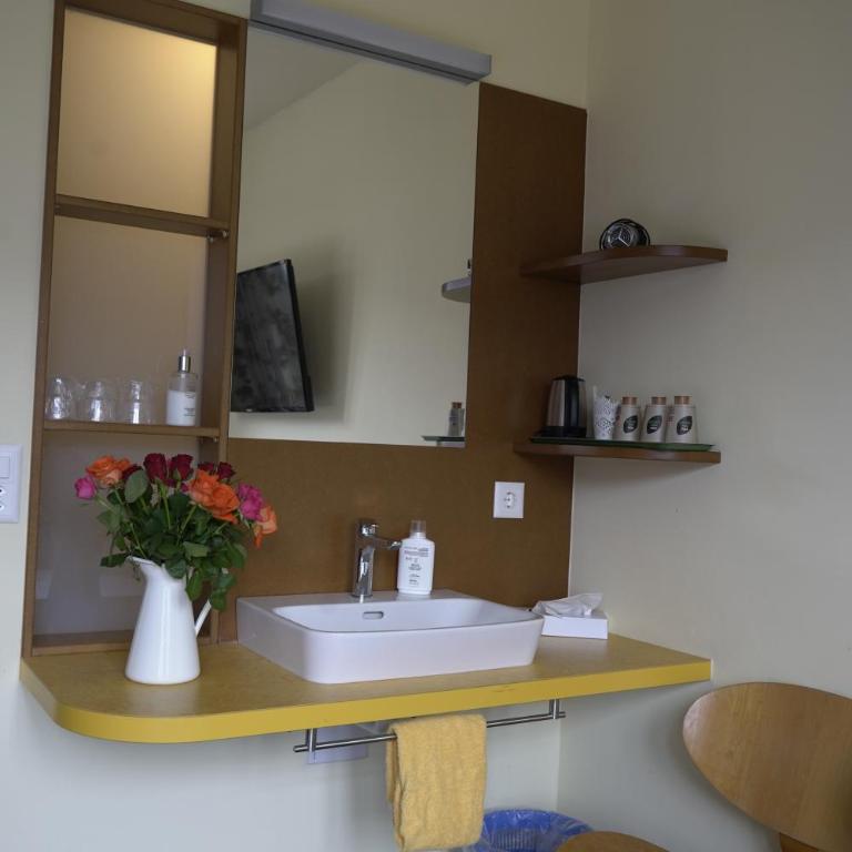 Alpenrose Hotel and Gardens - Dreibettzimmer mit Bad - 6
