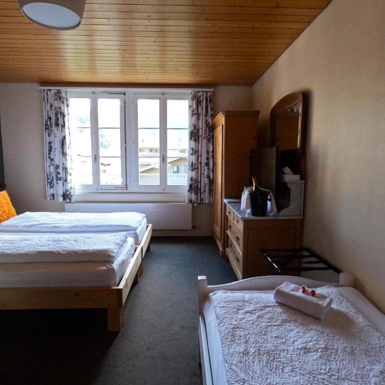 Alpenrose Hotel and Gardens - Dreibettzimmer mit Bad - 7