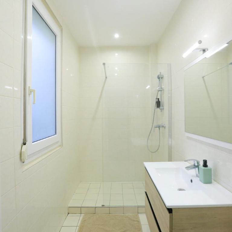 La Jungle, T5 hypercentre chic et cosy, wifi, netflix par SOVALFI - Apartment - 59