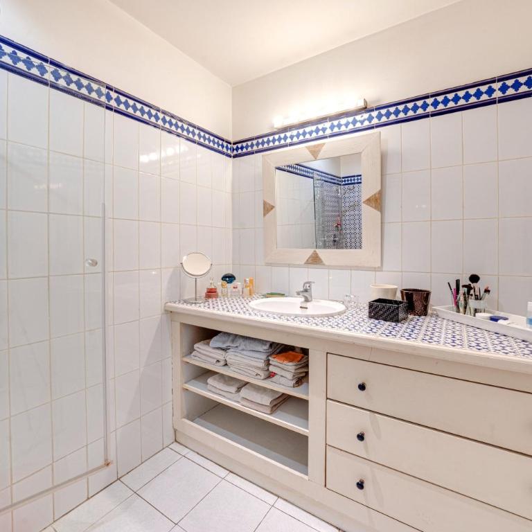 Vue sur le port superbe appartement atypique, logement entier - Appartement 2 Chambres - 12