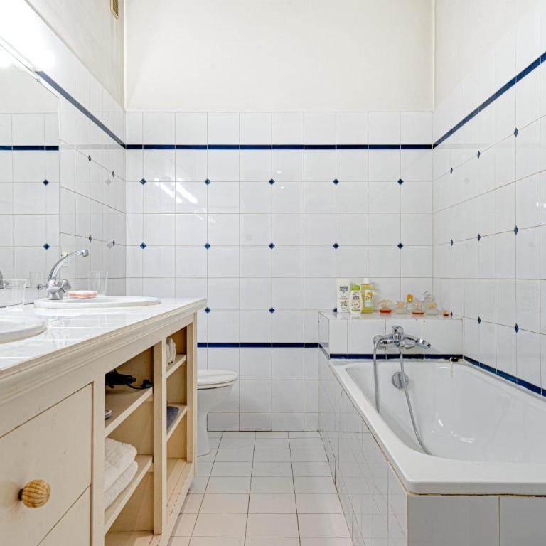 Vue sur le port superbe appartement atypique, logement entier - Appartement 2 Chambres - 17