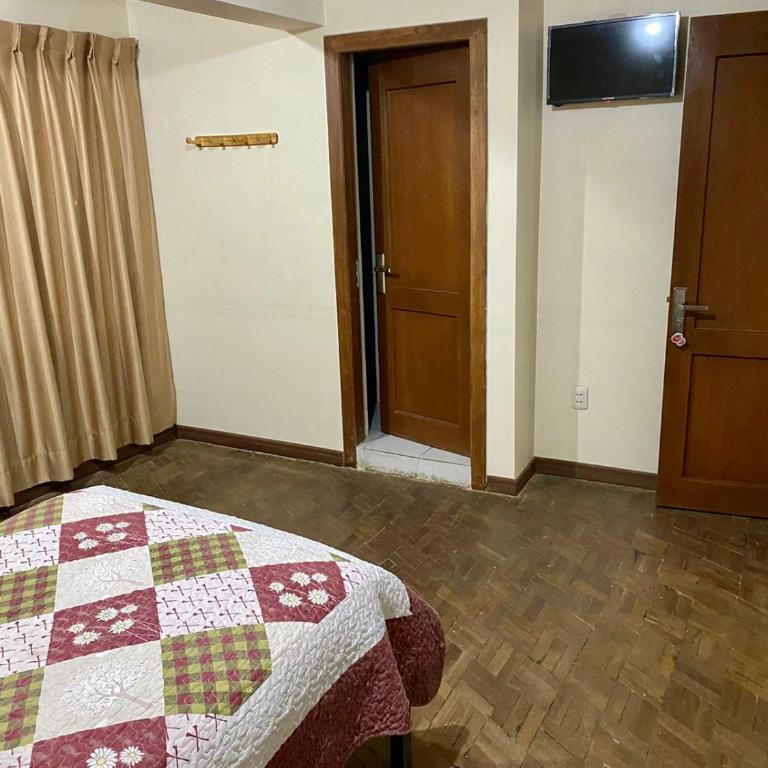 9 de octubre - Habitación Individual con baño - 1