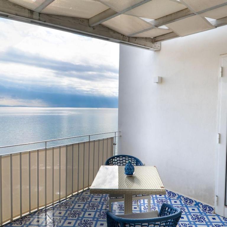 Aquaboutique Wellness&Spa - Suite con Terrazza e Vista Mare - 1