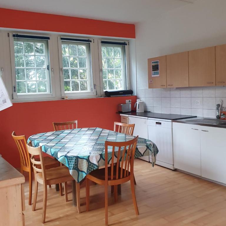 Zentral gelegene Wohnung mit grossem Garten - Apartment mit 2 Schlafzimmern - 24