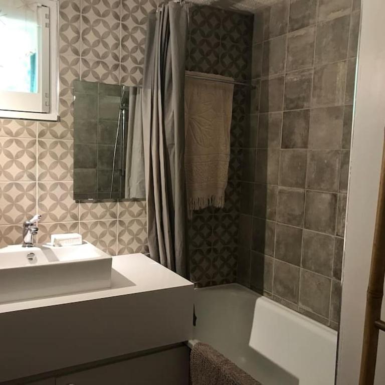 Appartement 65m2 esprit Chalet. Parking. Balcon - Appartement 2 Chambres - 21