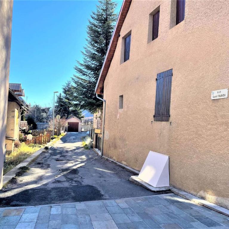 Appartement Montagne : 2 Pces, 4 Couchages, Jardin, Animaux OK, Navette et Commerce Proches - Maison 1 Chambre - 2