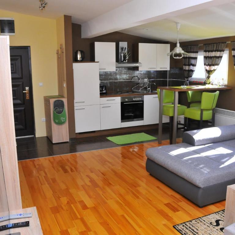 APARTMENTS FOKA & SPA - 600m from Gondola ski lift - One-Bedroom Apartment with Terrace - 9