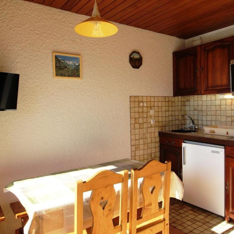 Studio cabine au pied des pistes avec balcon et parking gratuit, proche commerces - Auris en Oisans - FR-1-297-69 - Appartement (3 Adultes) - 4