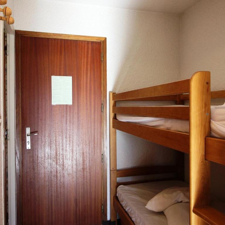 Studio cabine au pied des pistes avec balcon et parking gratuit, proche commerces - Auris en Oisans - FR-1-297-69 - Appartement (3 Adultes) - 8