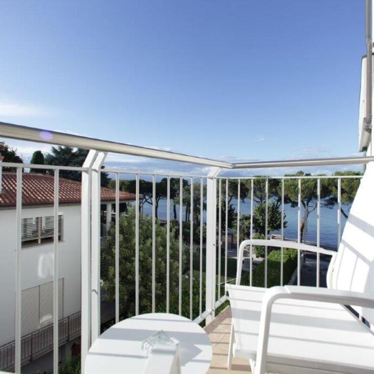 Hotel San Marco - Camera Deluxe Matrimoniale/Doppia con Letti Singoli con Vista Lago Parziale - 2