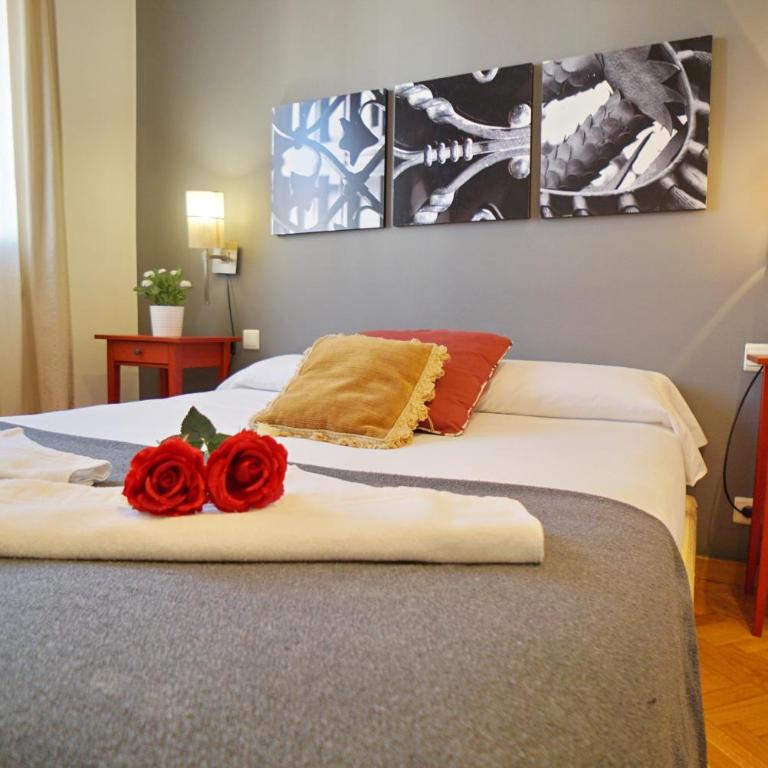 Barcelona4Seasons II - Three-Bedroom Apartment - 1