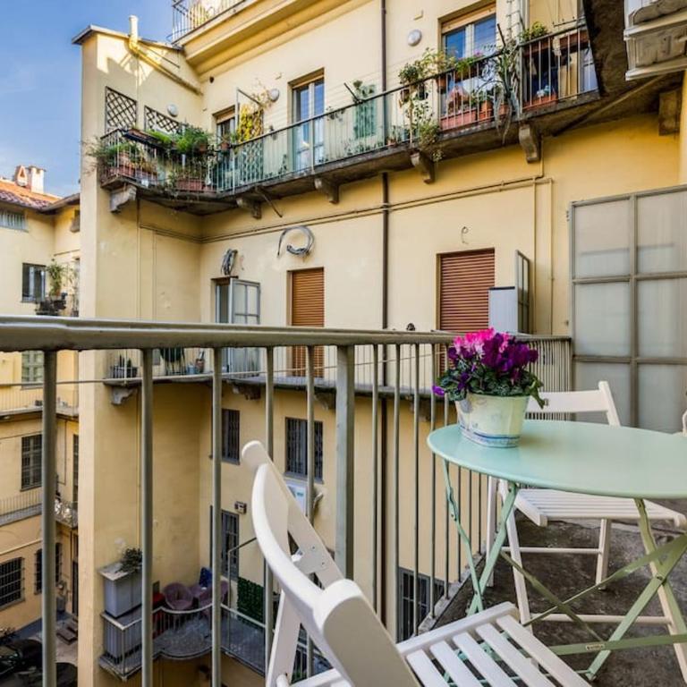 Santa Chiara Suites by Home4holidays - Monolocale con Balcone - 20