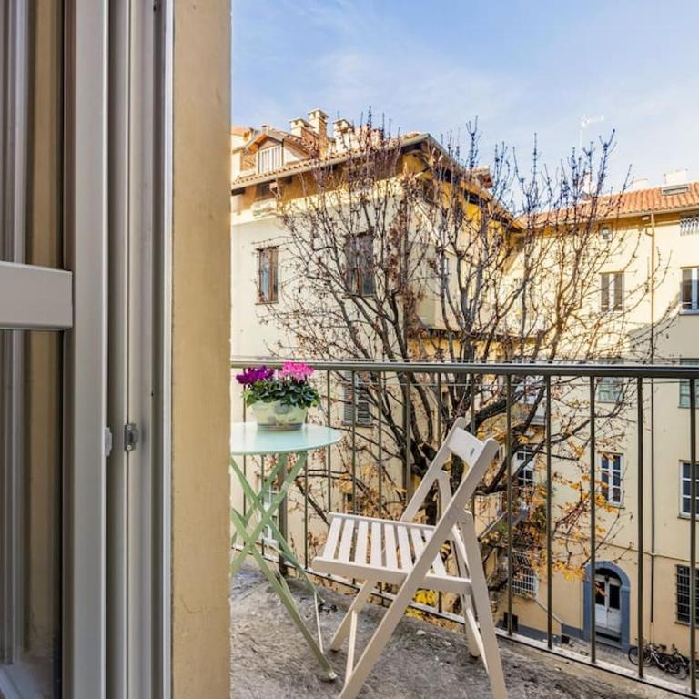 Santa Chiara Suites by Home4holidays - Monolocale con Balcone - 27