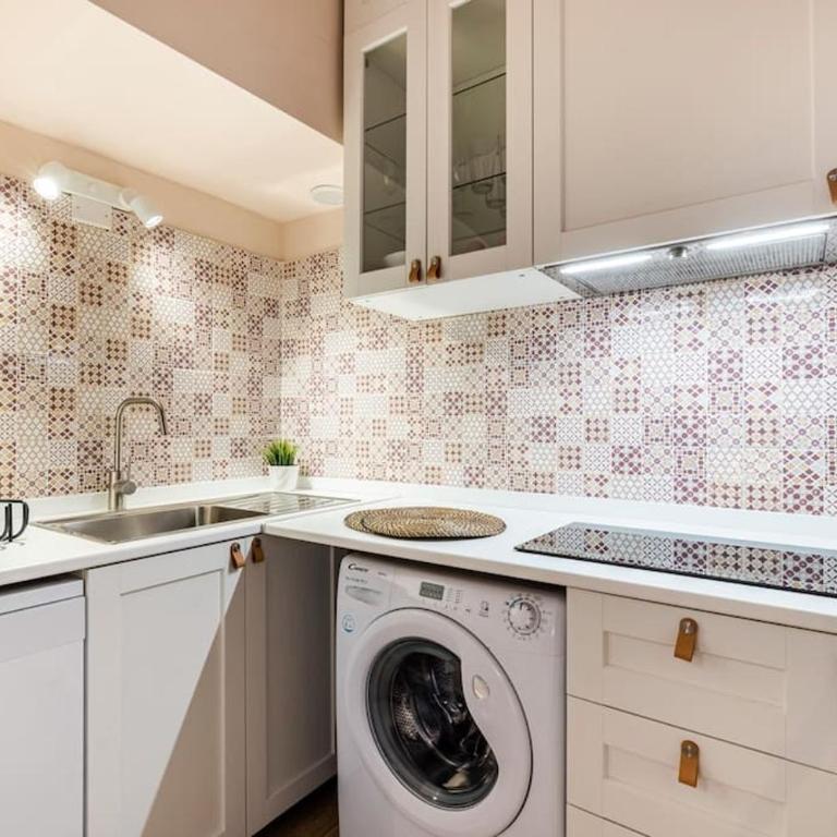 Santa Chiara Suites by Home4holidays - Monolocale con Balcone - 17