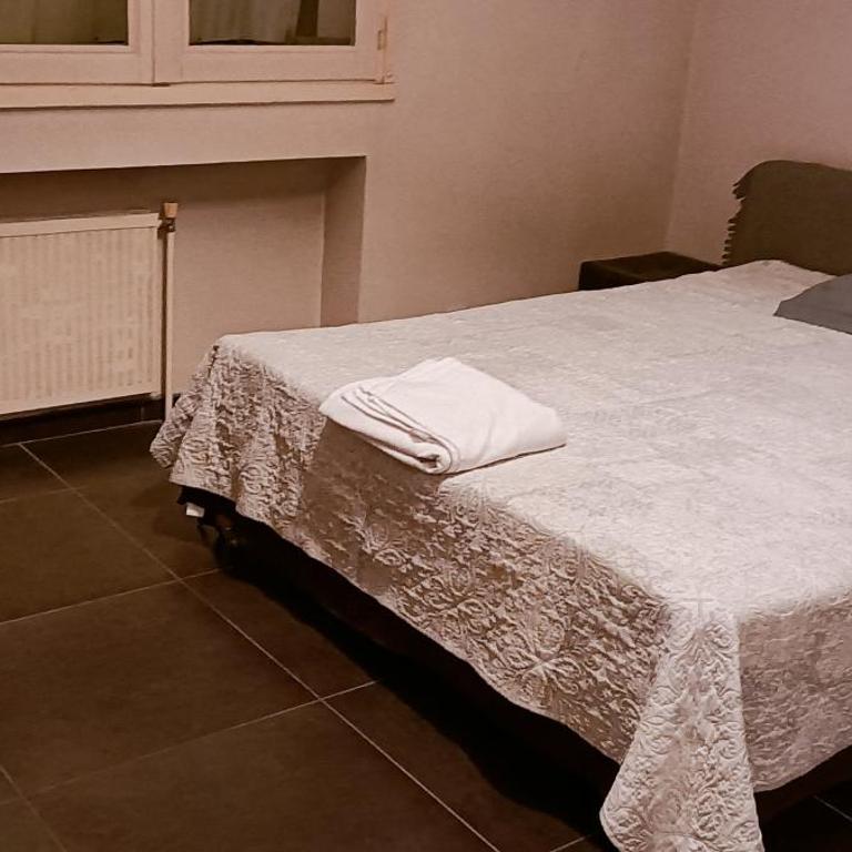 appartement 2 chambres fonctionnel a faire 2 pas du metro - Appartement - 11