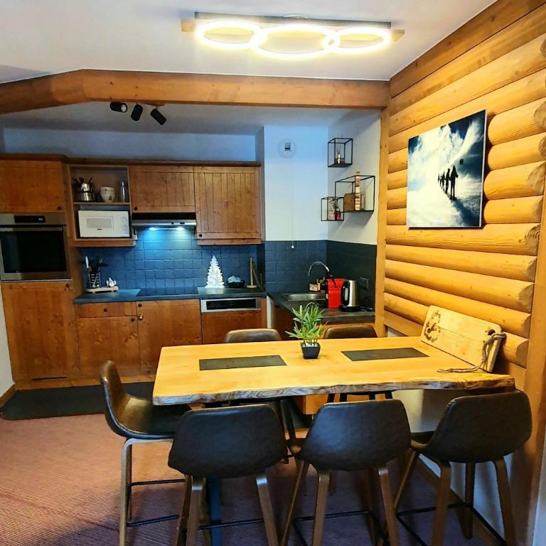 Appartement ARC 1950 m, Ski au pied, piscine extérieure chauffée, remontées mécaniques à 100m, sauna et salle de sports - Appartement - 23